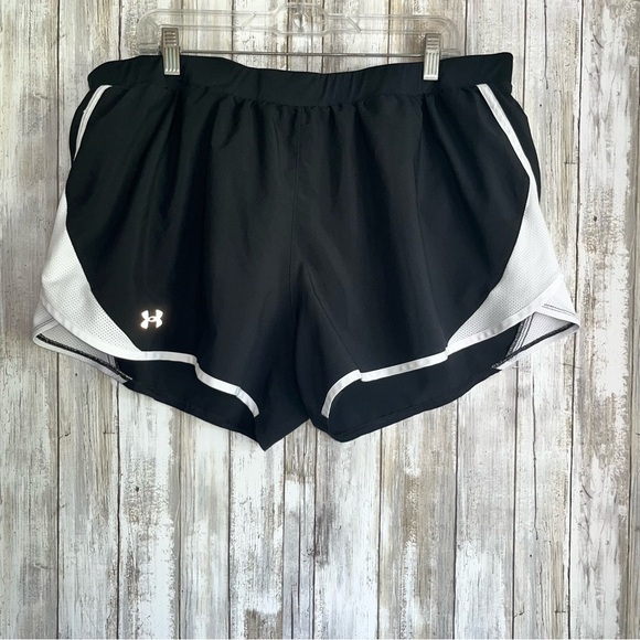 Under Armor Black & White 2.0 Fly By Shorts - Picture 2 of 7
